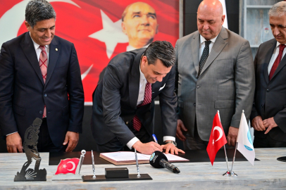 Manisa Büyükşehir Belediye Başkanı Zeyrek, banka promosyon protokolünü imzaladı