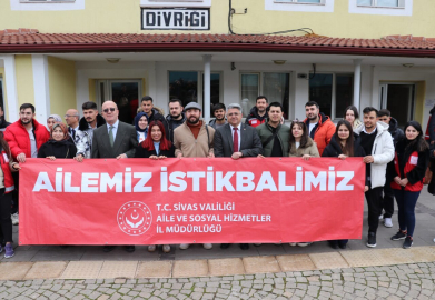 "Aile Yılı" kapsamında 16 çift, "Anadolu'nun El-Hamrası" Divriği Ulu Camisi'ni gezdi