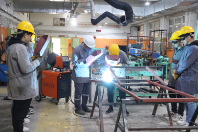 Nevşehir'de meslek lisesi öğrencileri üretirken öğreniyor
