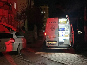 Pompalı tüfekle bacağına ateş etti, çıkan saçmalardan kız arkadaşı da yaralandı