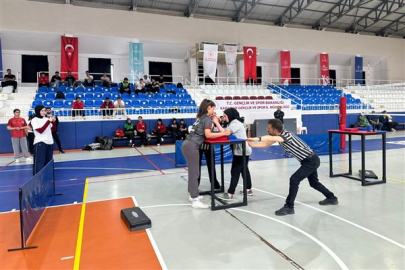 YURTLİG Bilek Güreşi Türkiye Finalleri Karaman'da yapıldı