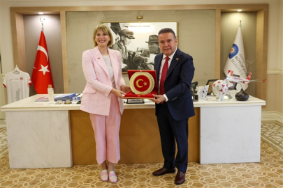 Birleşik Krallık heyetinden Başkan Böcek'e ziyaret