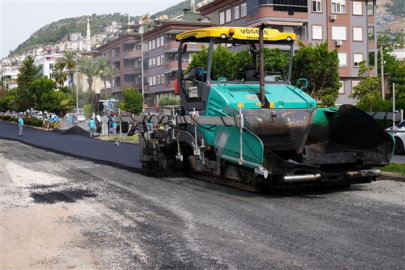 Alanya Belediyesi'nden asfalt serim çalışması