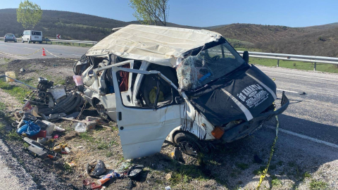 Yozgat'ta refüje devrilen minibüsteki 1 kişi öldü, 2 kişi yaralandı