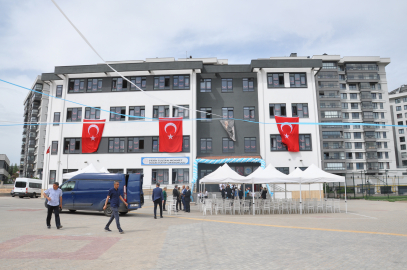 Eskişehir'de Fatih Sultan Mehmet İmam Hatip Ortaokulu törenle açıldı