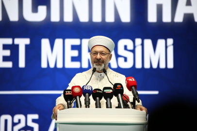 Diyanet İşleri Başkanı Erbaş: "Kur'an'ı Yaşamak Esas Hedefimiz Olmalı"