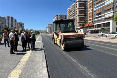 Başkan Büyükkılıç, Erkilet Bulvarı'ndaki Yol Çalışmalarını İnceledi ve Esnafı Ziyaret Etti