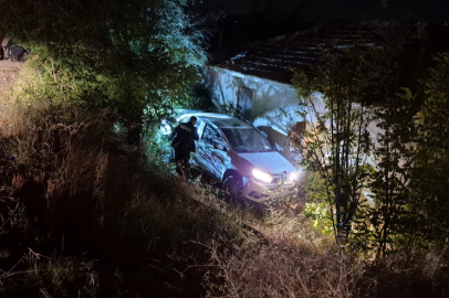 Kırıkkale'de Otomobil Eve Çarptı: Duvarda Hasar Oluştu, Sürücü Kaçtı