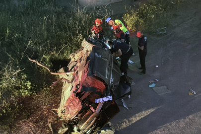 Sivas’ta Otomobil Köprüden Uçtu: 2 Yaralı