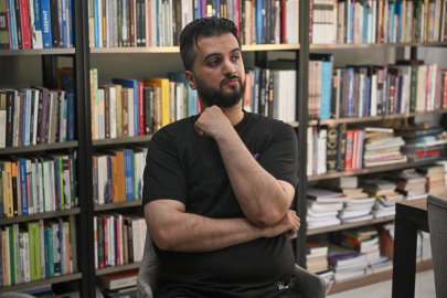 Ailesini Kaybetti, Umudunu Kaybetmedi: Gazze’li Doktorun Ayağa Kalkma Mücadelesi