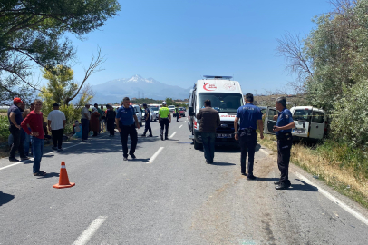 Kayseri'de Feci Kaza: Park Halindeki Araca Çarpan Araçta 1 Ölü, 8 Yaralı