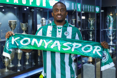 Konyaspor, Kongo Milli Futbolcusu Andzouana'yı Transfer Etti