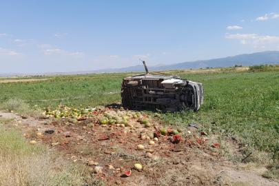 Konya'da Karpuz Yüklü Kamyonet Tarlaya Devrildi: 2’si Çocuk 3 Yaralı
