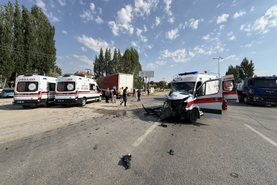 Ankara Çubuk’ta Ambulans ile Tır Çarpıştı: 5 Yaralı