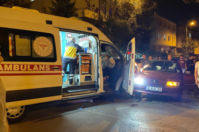 Kayseri'de Ambulans ile Otomobil Çarpıştı: 2 Kişi Yaralandı