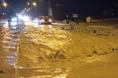 Konya Yunak’ta Şiddetli Sağanak: Köprü Çöktü, Evleri Su Bastı