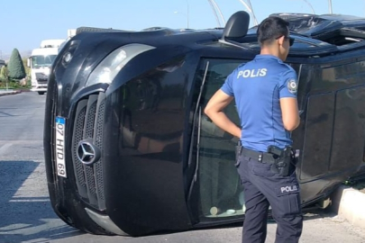 Karaman'da Turist Minibüsü Devrildi: 8 Kişi Yaralandı