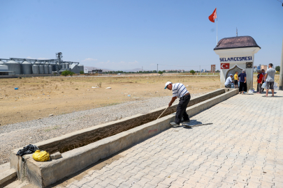 Konya Sarayönü’nde Emekli İnşaat Ustası Gönüllü Olarak Doğal Kaynak Çeşmelerine Bakım Yapıyor