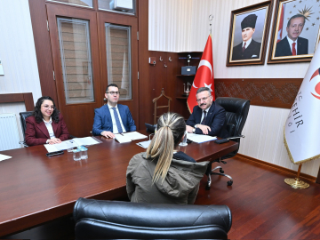 Eskişehir Valisi Aksoy Halk Günü Toplantısı'nda vatandaşların sorunlarına çözüm buluyor