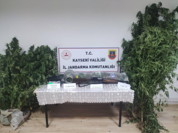 Kayseri'de turşu bidonuna gizlenmiş 3 kilo 210 gram kubar esrar ele geçirildi