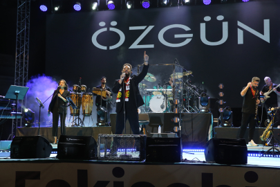 Şarkıcı Özgün Uğurlu, Eskişehir'de konser verdi