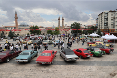 Sivas'ta klasik otomobiller sergilendi