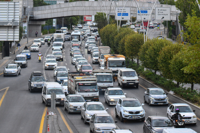Başkentte yeni eğitim öğretim yılının ilk gününde trafik yoğunluğu yaşandı