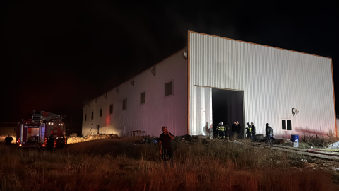 Sivas'ta ahşap üretim fabrikasında çıkan yangın söndürüldü