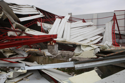 Nilüfer’de İki Kaçak İş Yeri Yıkıldı